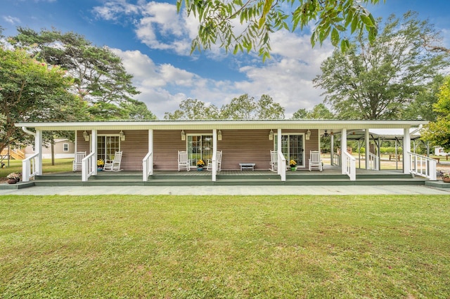 view of front facade featuring covered porch and a front lawn