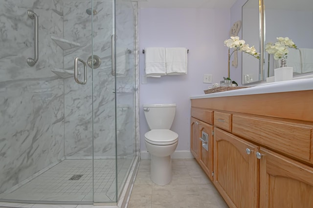 bathroom with a marble finish shower, toilet, vanity, and baseboards