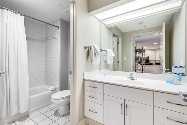 4776 Westwinds Dr Unit 4776, Miramar Beach, FL 32550 - full bath featuring tile patterned flooring, vanity, and shower / tub combo with curtain