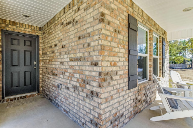 doorway to property with covered porch