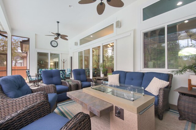 sunroom with ceiling fan