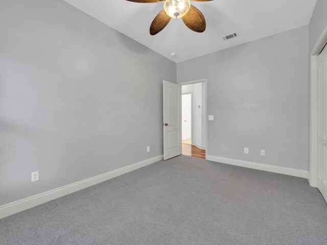 carpeted empty room featuring ceiling fan