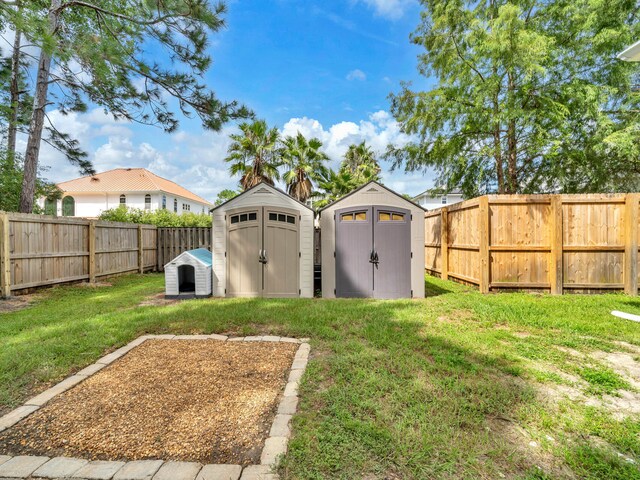 view of yard with a shed