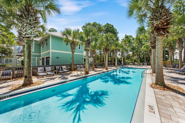 view of swimming pool