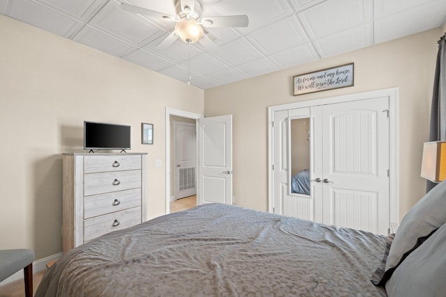 bedroom featuring ceiling fan