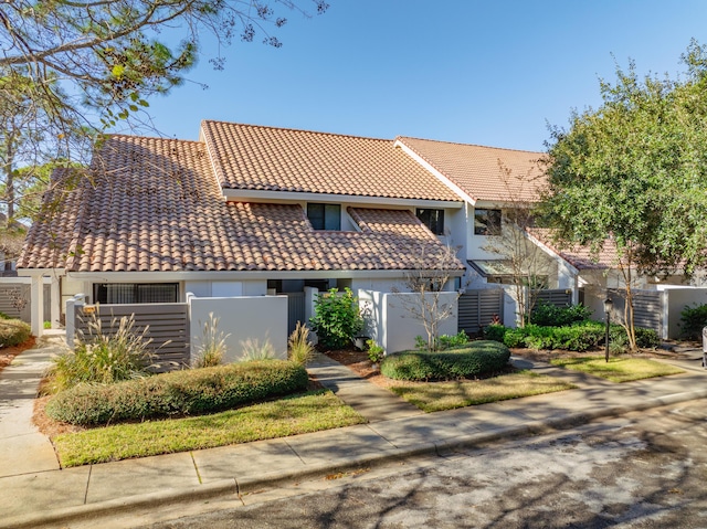 view of mediterranean / spanish-style home