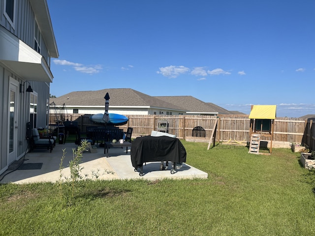 view of yard with a patio area