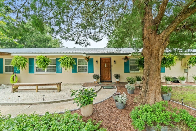 ranch-style house with covered porch