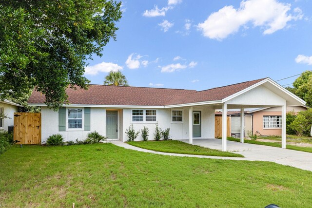 ranch-style house featuring a front lawn