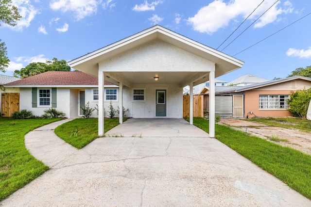 view of front facade with a front lawn and a carport