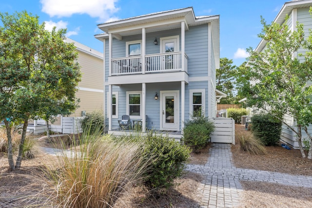 view of front of home featuring a balcony