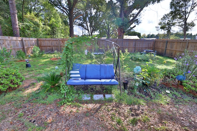 view of yard featuring an outdoor hangout area