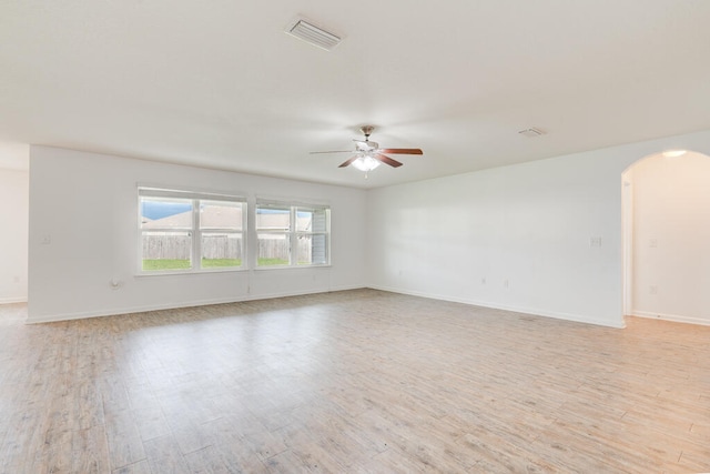 unfurnished room featuring light hardwood / wood-style flooring and ceiling fan