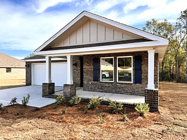 view of front of home with covered porch and a garage