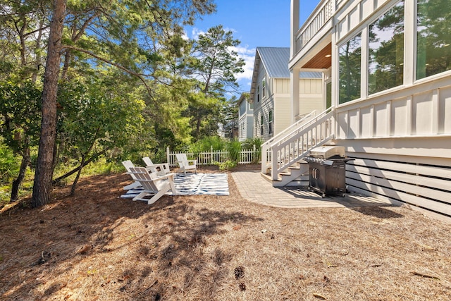 view of yard featuring a patio area