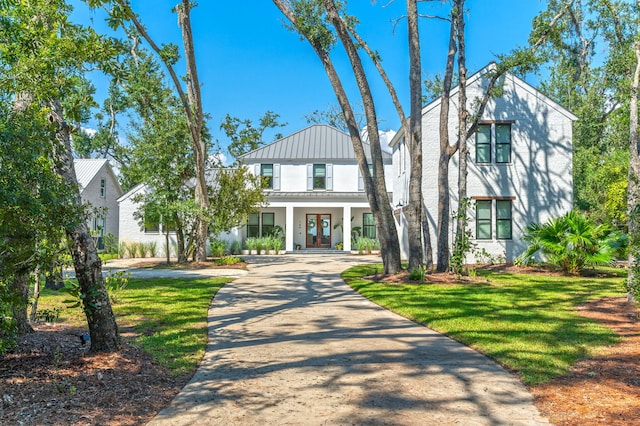 view of front of house featuring a front lawn