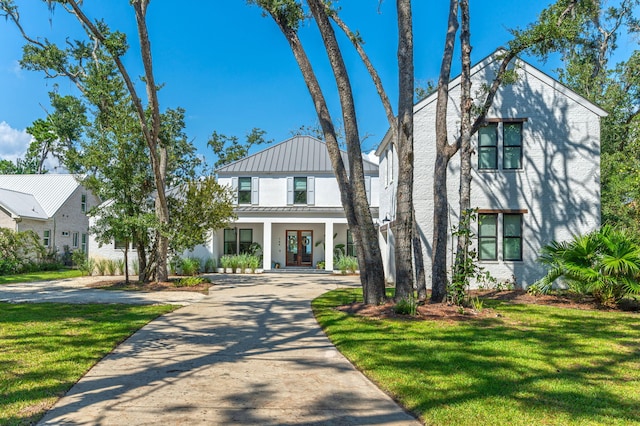 view of front of home featuring a front yard