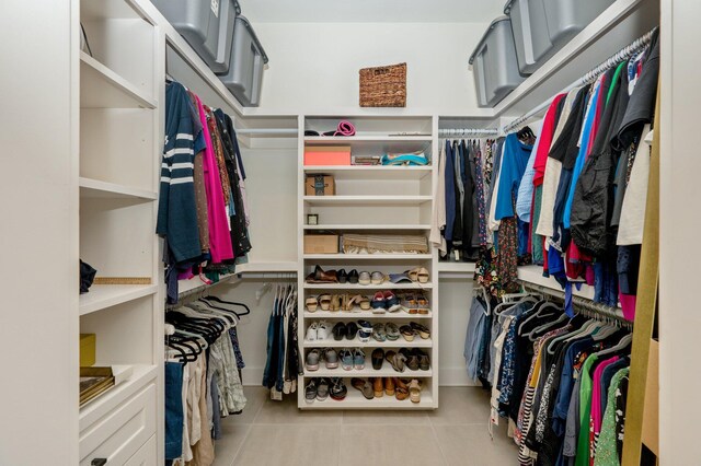 walk in closet featuring light tile patterned flooring