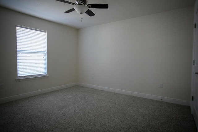 carpeted empty room featuring ceiling fan