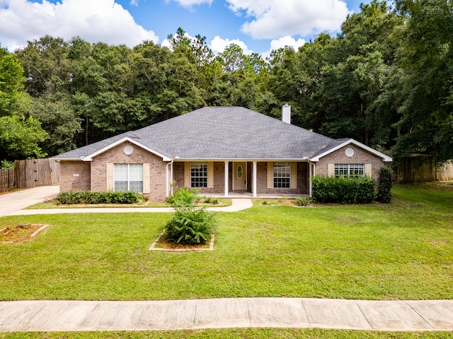 ranch-style home with a front lawn and covered porch