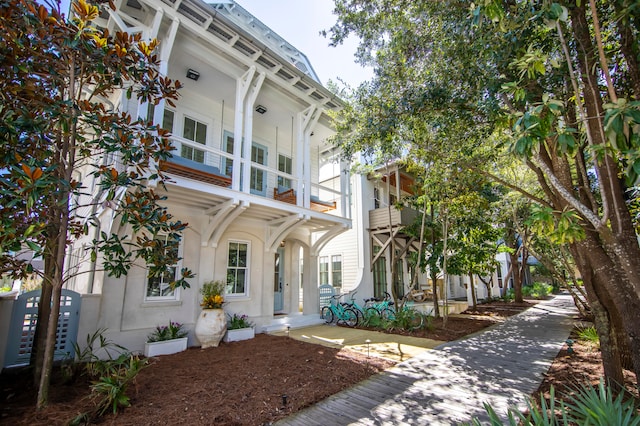 view of front of house featuring a balcony