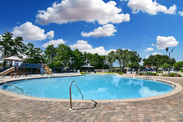 view of swimming pool