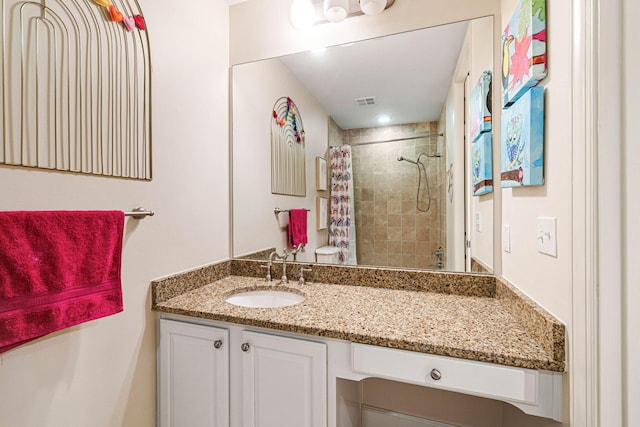 bathroom featuring a shower with curtain and vanity