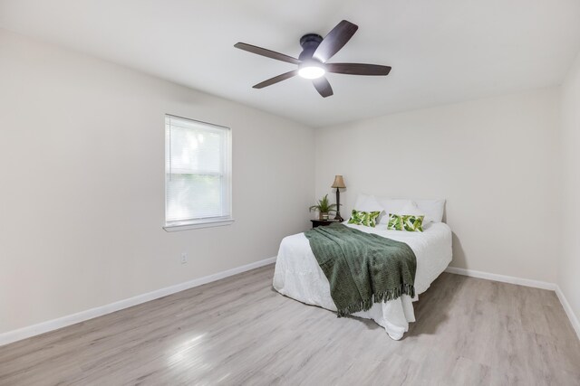 bedroom featuring light hardwood / wood-style floors and ceiling fan