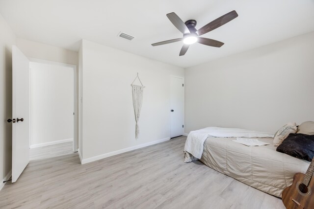 bedroom featuring light hardwood / wood-style floors and ceiling fan