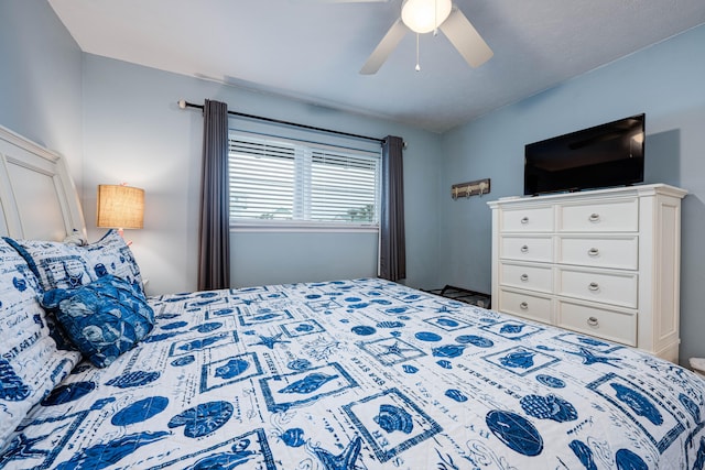 bedroom with ceiling fan