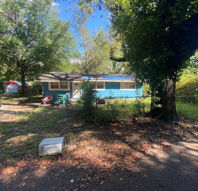 view of front facade with a storage shed