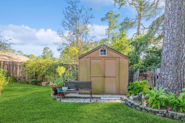 view of outdoor structure with a yard