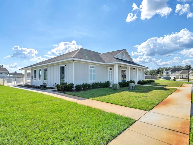 view of front of house featuring a front yard