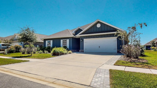 view of front of house with a front lawn and a garage