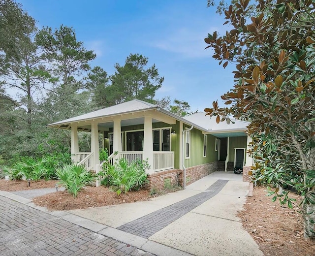 view of front facade with a carport