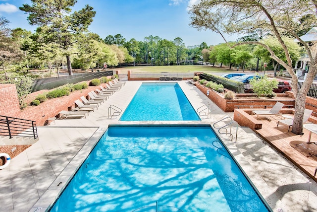 view of swimming pool