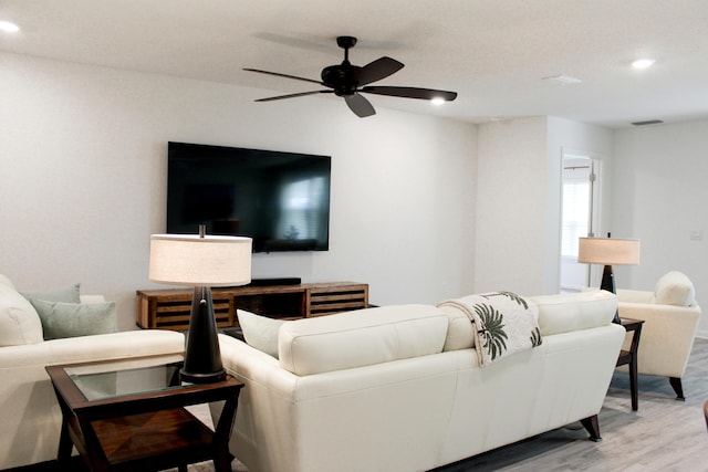 living area with light wood-style flooring, visible vents, a ceiling fan, and recessed lighting