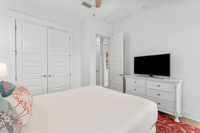 bedroom featuring ceiling fan and a closet