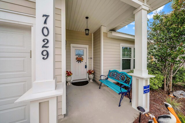 property entrance featuring covered porch