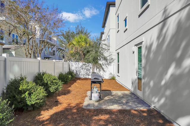 view of yard featuring a patio