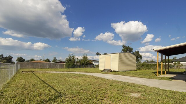 view of yard with a storage shed