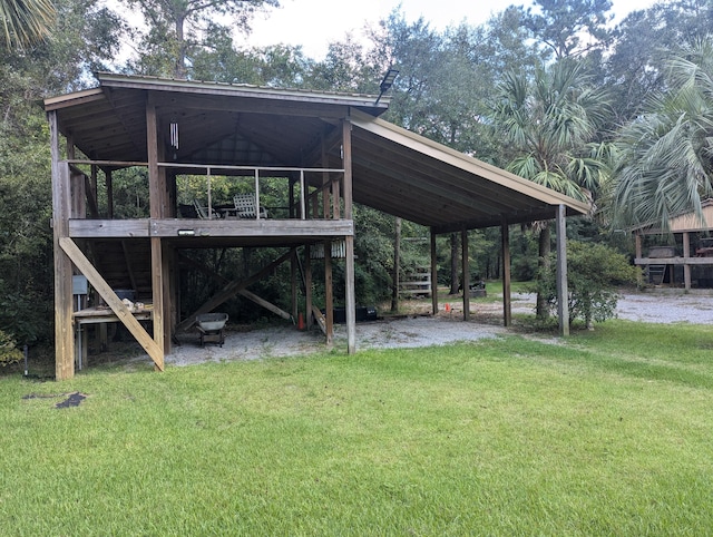 view of property's community featuring a lawn