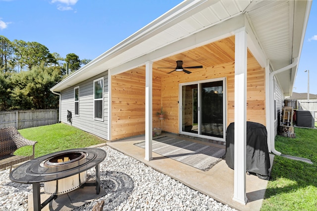 view of patio featuring ceiling fan and an outdoor fire pit