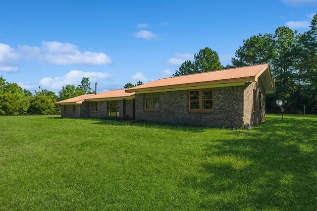 back of house featuring a yard