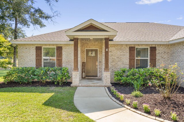 view of front of property with a front lawn