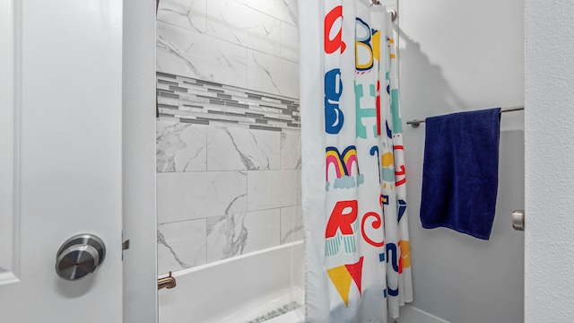 bathroom featuring shower / tub combo with curtain