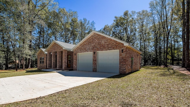 view of front of property featuring a garage, driveway, brick siding, and a front yard