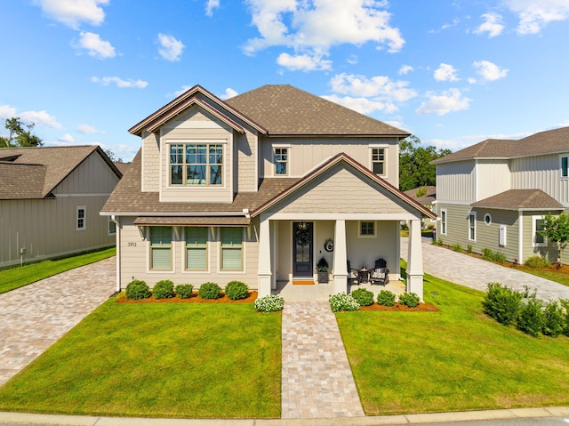 view of front of home featuring a front lawn