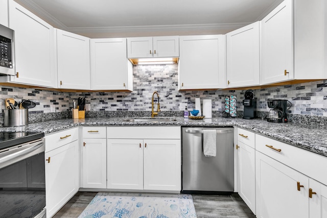 kitchen featuring sink, white cabinets, stainless steel appliances, backsplash, and ornamental molding