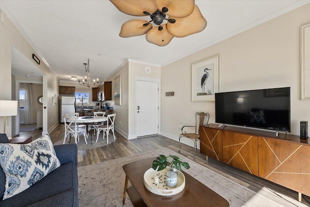 living room featuring sink, ceiling fan with notable chandelier, dark hardwood / wood-style flooring, and crown molding